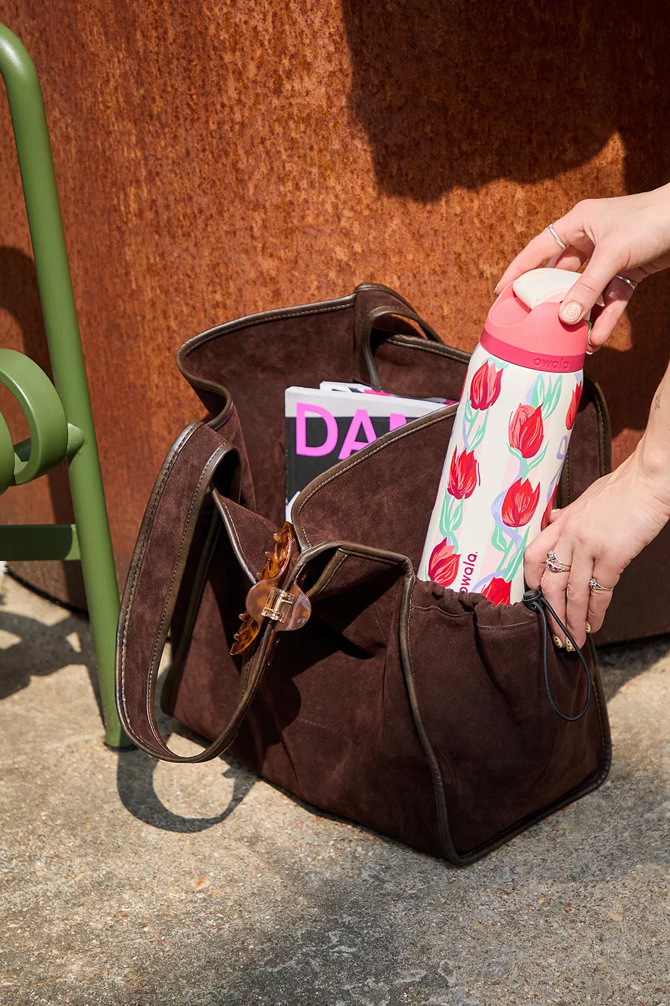 Exclusive Tulip Bouquet FreeSip 32oz Water Bottle